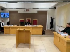 "Dwie różne sale sądowe. Ten sam scenariusz politycznej zemsty". Rozpoczęła się rozprawa lidera ROG