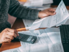 Małe firmy obawiają się KSeF i chcą odroczenia obowiązku. Będą nadal drukować faktury