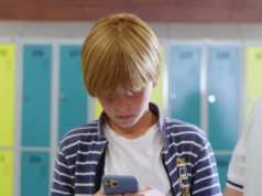 Telefony dzieci zamknęli na klucz magnetyczny. Tak szkoła powiedziała "dość" smartfonom