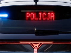 Policja ma dziwne nieoznakowane radiowozy. To chińskie auta? Znasz ten model od lat