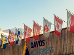 Nakaz jedzenia owadów i osobiste limity CO2? Fala teorii spiskowych wokół Davos