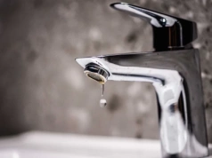 Awaria sieci wodociągowej przy ulicy Weilanda w Chojnicach