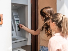 Jak odmawiać pożyczania pieniędzy? Asertywne zwroty, które zawsze działają