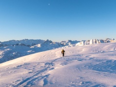 Turystyka górska w zimowym wydaniu. Czym jest skitouring i o czym musisz wiedzieć przed pierwszą wyprawą?
