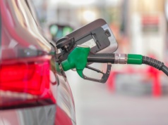 Chyba każdy z nas narzeka na cenę paliwa. Nie pamiętamy jednak, że 20 lat temu narzekaliśmy na nią o wiele bardziej