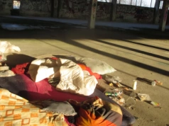 Mróz mógł ją zabić! Wyziębiona kobieta znaleziona w pustostanie przy dworcu