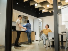 Przymusowy powrót do biura? Co czwarty pracownik jest gotów odejść z firmy