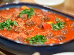 Gulasz z cevapcici – aromatyczne danie jednogarnkowe na chłodne wieczory