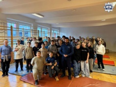 Bezpiecznie w sieci. Spotkanie profilaktyczne z policjantem w SP nr 1 w Raciborzu