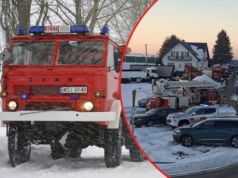 ​Pożar magazynu w Tomaszowie. W czasie akcji zawalił się dach