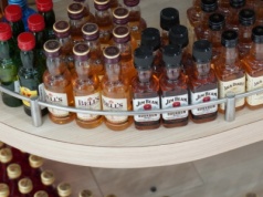 "Małpki” trafią do systemu kaucyjnego? Resort klimatu zapowiada konsultacje