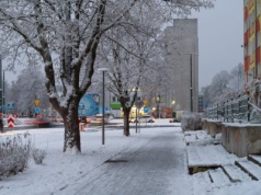 Upadek na śliskim chodniku. Sprawdziłam, co z odszkodowaniem po takim wypadku