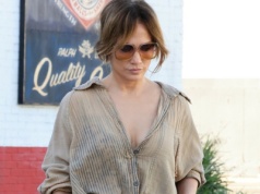 Dżinsy barrel: Jak nosić spodnie o kroju beczki?