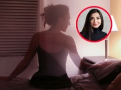 Pojawia się po 50. roku życia. Wyróżnia się ponad 100 objawów