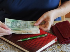 348,22 zł dodatku z ZUS do emerytury. Ci seniorzy nie muszą nawet składać wniosku