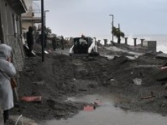 Spustoszenie na Sycylii i Sardynii. Zdewastowane miasta, domy i drogi