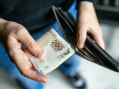 Nawet trzy tygodnie. W tych branżach najdłużej czekają na przelew