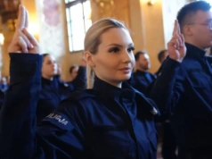 90 nowych policjantów złożyło ślubowanie. Teraz szkolenie, a potem służba w terenie