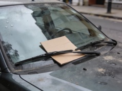 Niewielu kierowców wie na co właściwie patrzy. Bezpieczne rozwiązanie popularnego problemu