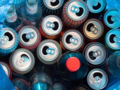 Kurier weźmie puszki i butelki z kaucją. Nie trzeba jechać do sklepu