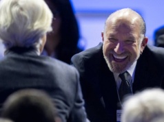 Burza w Davos. Współpracownik Trumpa wygwizdany