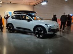 Oto nowe Volvo EX60. Topowa wersja ma niedorzeczne osiągi