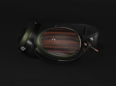 Meze Audio Strada. Rumuński rzemieślnik idzie w miasto. Heban i zieleń w wersji mobilnej