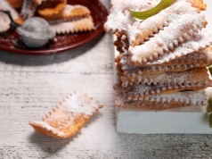 Włosi robią faworki z zaledwie 2 składników. Smakują obłędnie