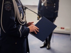 Policja zyskała młodych ekspertów. Nowi funkcjonariusze w CBZC