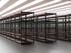 Regały magazynowe na wymiar – korzyści dla magazynów o ograniczonej powierzchni