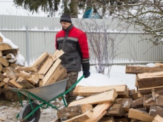 Ceny drewna opałowego 2026. Ile kosztują sosna, buk i dąb?