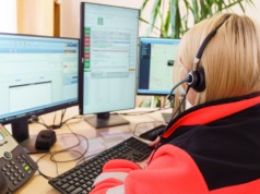 Dyspozytor szybciej wyśle karetkę. Pomóc ma m.in. prosta zmiana w schemacie pytań do osób dzwoniących pod 112