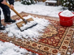 Trik babć na pranie dywanu. Śnieg zrobi więcej niż niejeden detergent