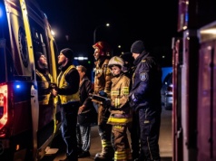 Pożar mieszkania w bloku. Jedna osoba ranna, mieszkańców ewakuowano kapturem ewakuacyjnym (ZDJĘCIA)