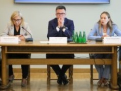 "Śmiertelny bój" w Polsce 2050. Hołownia: Opamiętajcie się