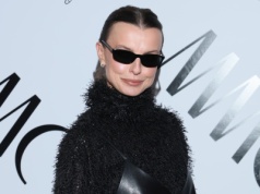 To ulubione spodnie dojrzałych Francuzek. Zimą 2026 r. „pearl blanche pants” nosimy jak Kasia Sokołowska