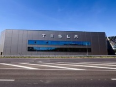 Tesla odpowiada na zarzuty dotyczące zwolnień w niemieckiej fabryce