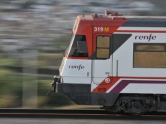 Czarna seria na hiszpańskich torach trwa. Pociąg zderzył się z dźwigiem