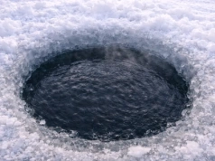 Lód na zalewie w Siedlcach jest już bardzo gruby. Nie dajmy się zwariować