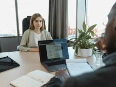 Ustawa ledwie co weszła, PiS już chce zmian. Chodzi o neutralność płciową w ogłoszeniach o pracę