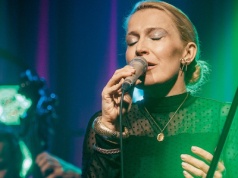 „Nie muszę być napompowana wypełniaczami i udawać dwudziestolatki”. Na początku kariery utrzymywała się z lekcji angielskiego, dziś Aga Zaryan jest gwiazdą polskiego jazzu