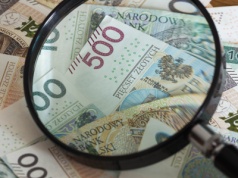 Złoty znów na fali. Trump i GUS pomogły naszej walucie