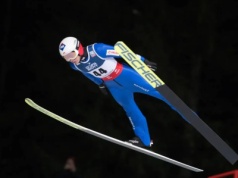 Biało-czerwoni przebili się przez kwalifikacje. Prevc znów poza zasięgiem rywali