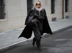 „Slouchy boots” wracają w wielkim stylu. Francuzki i redaktorki mody noszą je do spódnic midi