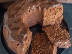 Mega puszysta babka czekoladowa. Potrzebujesz tylko białek i 4 składników