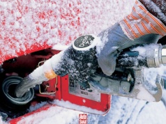 Tak łatwiej odpalisz diesla w zimne dni. Parafina w paliwie i metoda "na dwa razy"