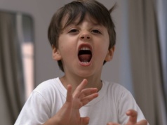 3 szybkie sposoby na ukojenie nerwów i złości dziecka. Nr 2 polecają psychologowie