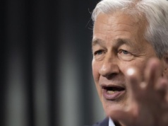 Trump pozwał bank JPMorgan i jego prezesa. Żąda 5 mld USD