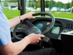 Kierowca autobusu miał ją więzić i grozić bronią. 16-letnia Iga boi się jeździć do szkoły