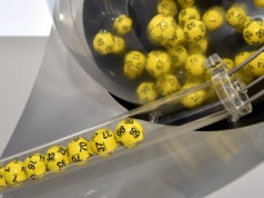 Wielkie rozczarowanie, aż 55 osób o jedną liczbę od wygrania milionów. Kumulacja rośnie